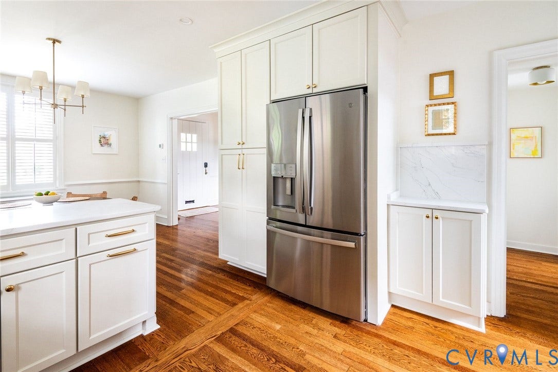 3912 Park Avenue, Malvern Gardens, Richmond, VA 23221 Custom cabinetry and ample counterspace thrughout. Back hall to renovated powder bath and basement stairs