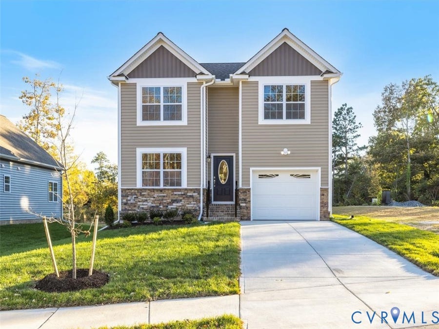 Property photo for 11819 Farnham Woods Drive, Midlothian, VA