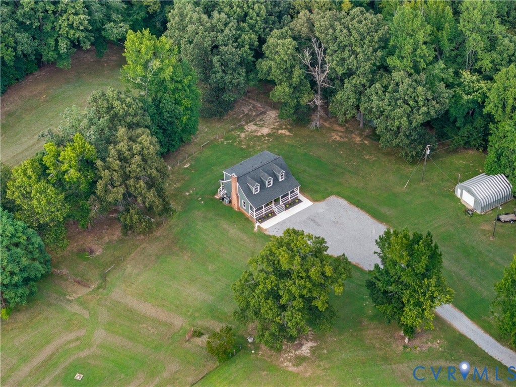 3927 Hughes Creek Road, Powhatan, VA 23139 Expansive green grounds with mature trees