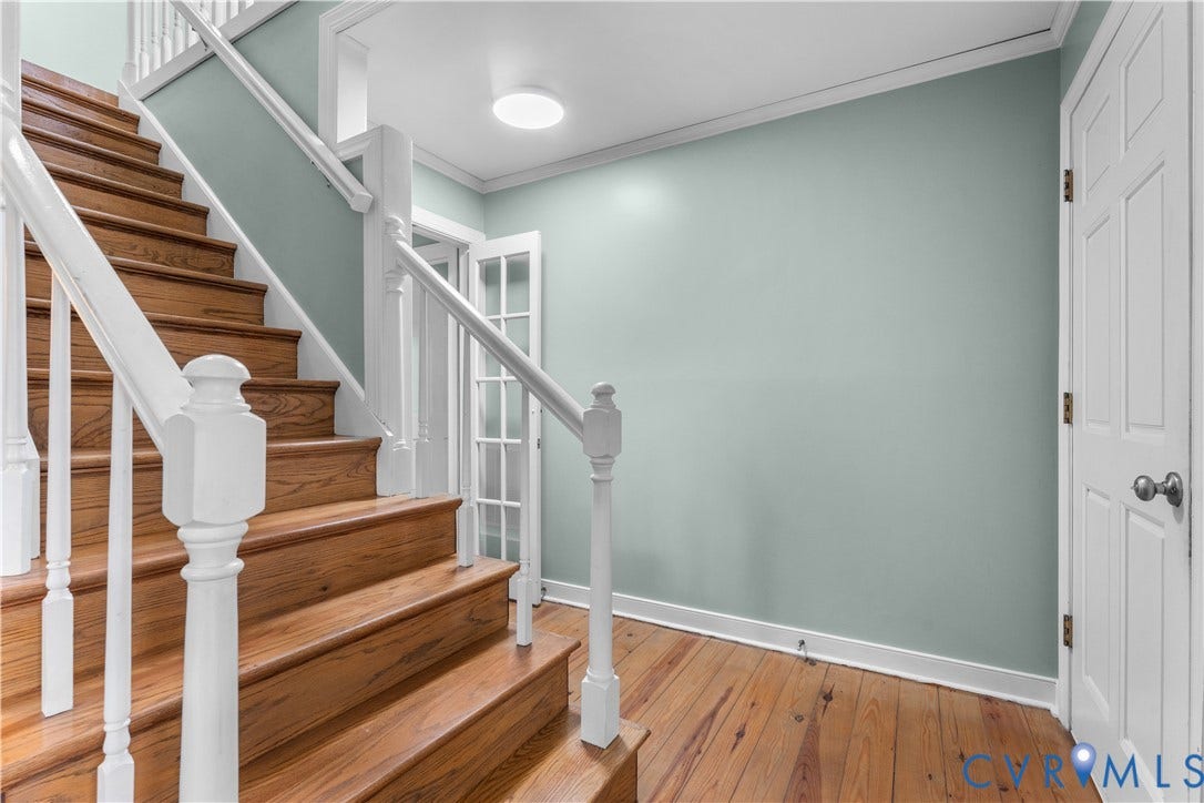 3927 Hughes Creek Road, Powhatan, VA 23139 Hardwood staircase with white balusters and handrails