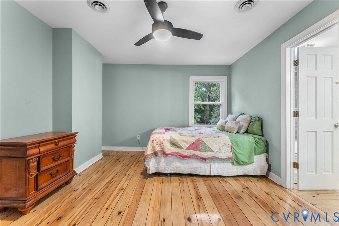 3927 Hughes Creek Road, Powhatan, VA 23139 Wood-finish flooring, light-toned wall paint, a ceiling fan with integrated lighting, and a white interior door