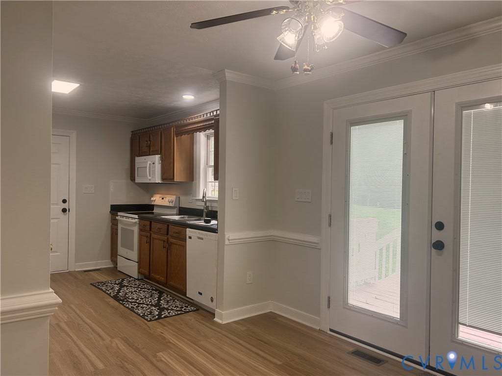 11555 Cherokee Pines Trail, James Woods, New Kent, VA 23124 Microwave over stove