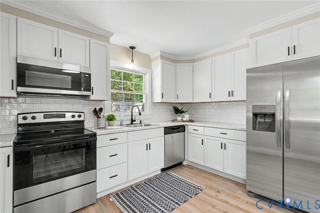 8906 Huntingcreek Place, Chesterfield, VA 23237 New Pendulum Light Fixture over Sink!