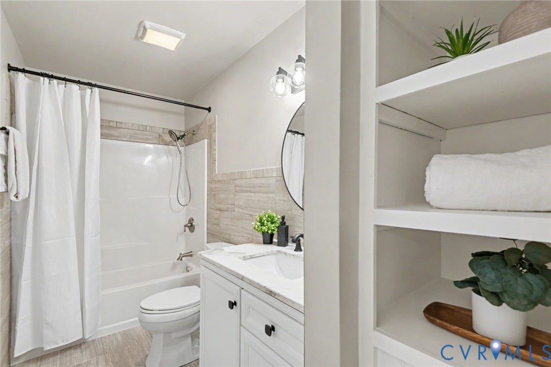 8906 Huntingcreek Place, Chesterfield, VA 23237 Bath has Tub/Shower Combination, Tile Flooring and Tile half Wall, Single Bowl Vanity Storage and Custom Built Shelving, Light Fixture had Dimmer!
