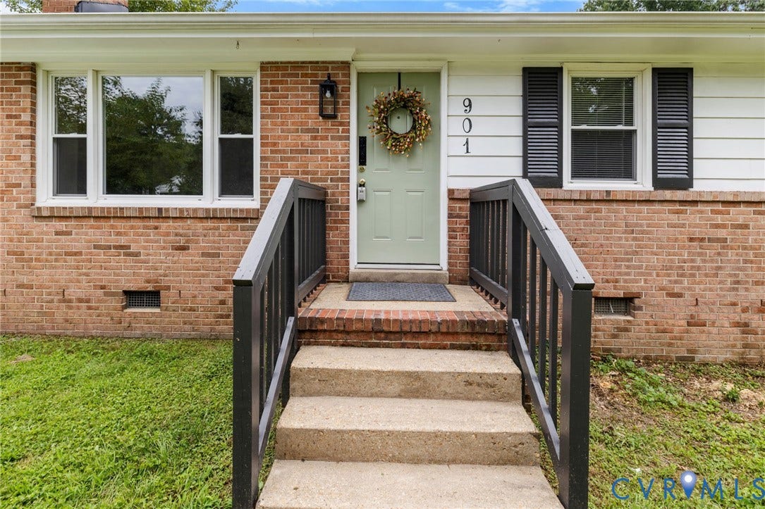 901 Kingsway Road, Woodhaven, Richmond, VA 23225 Brick exterior with white siding accents