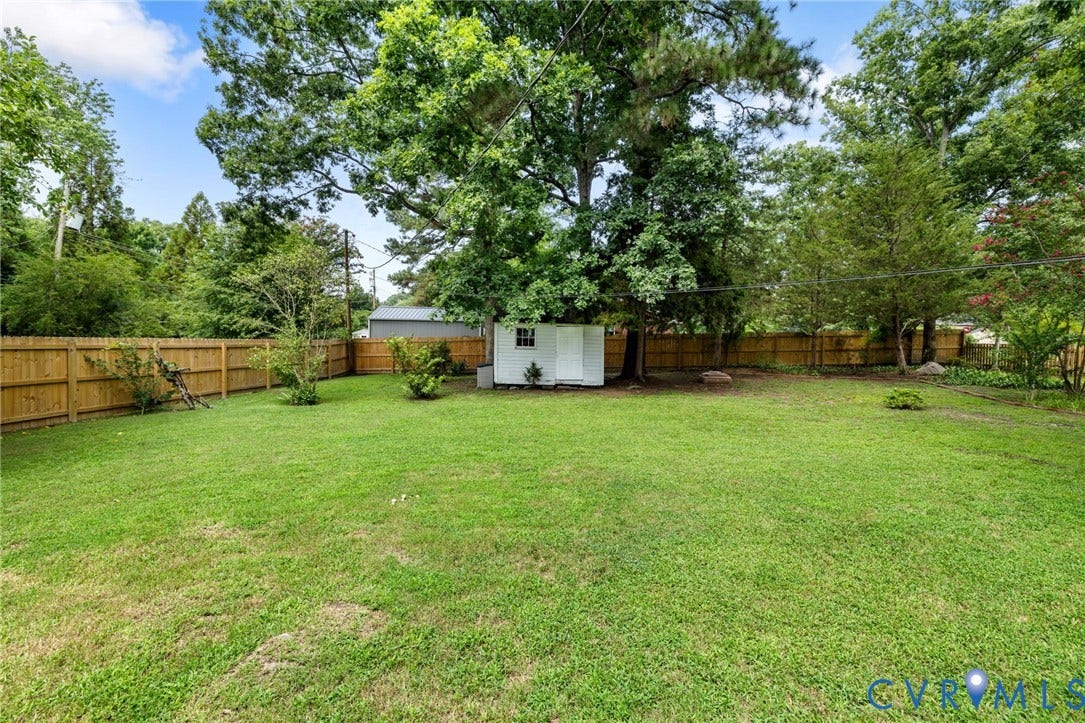 404 Aubery Road, Henrico, VA 23229 Expansive green lawn with a wood privacy fence