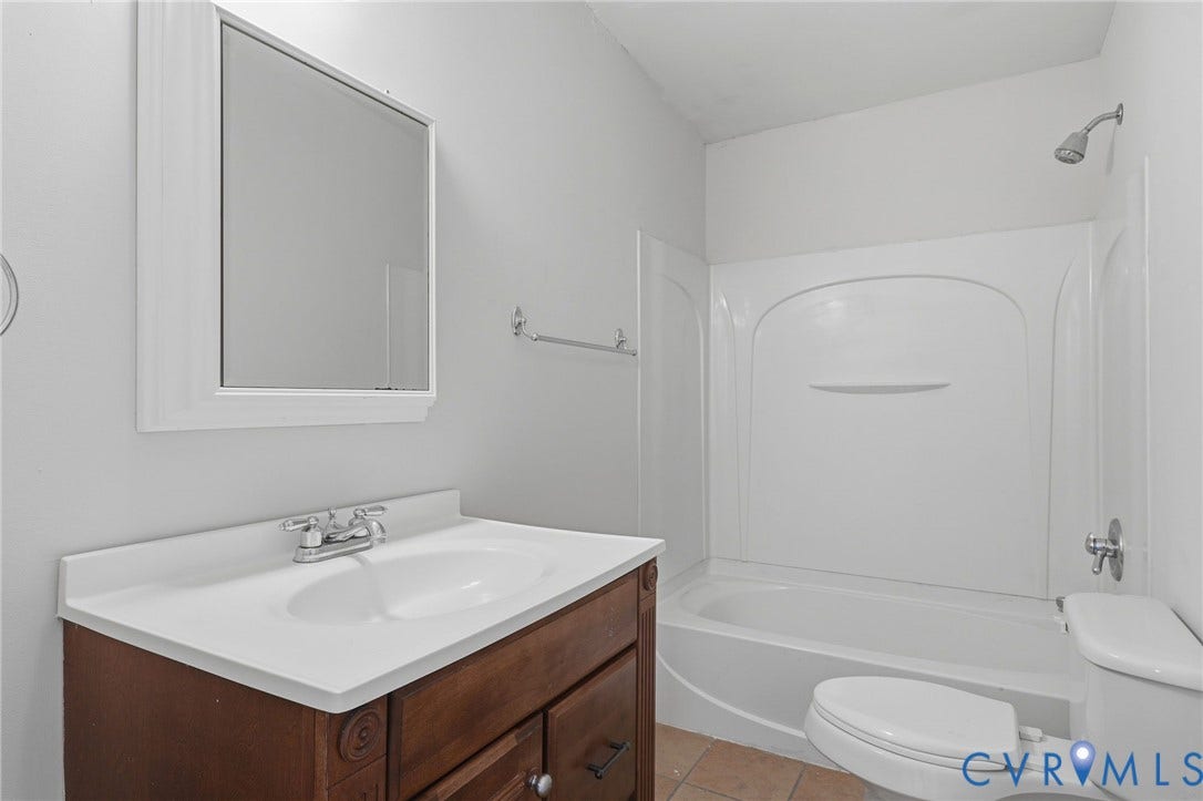 618 Albemarle Street, Oregon Hill, Richmond, VA 23220 ensuite bath in primary bedroom upstairs