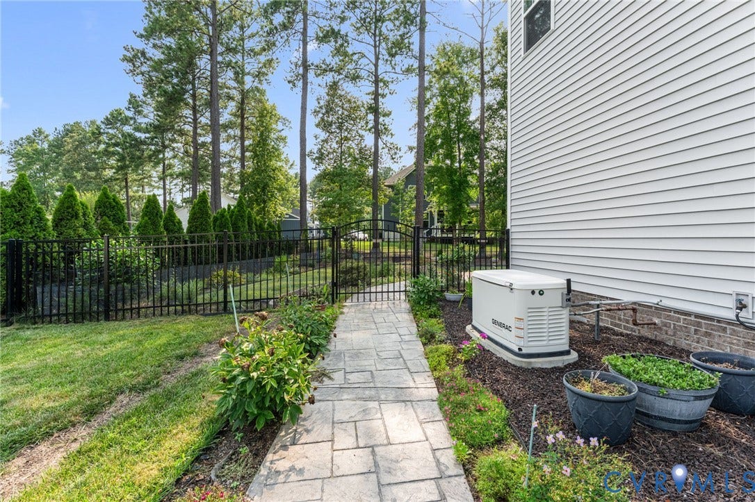 8800 Glen Royal Drive, Chesterfield, VA 23832 Stone walkway