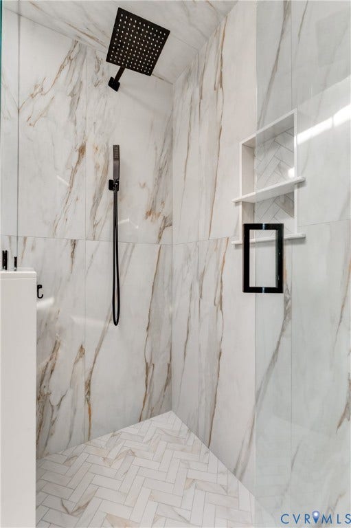 11611 Riverpark Way, Chesterfield, VA 23838 Walk-in shower featuring large format tile walls with natural veining, a rainfall showerhead, and matte black fixtures