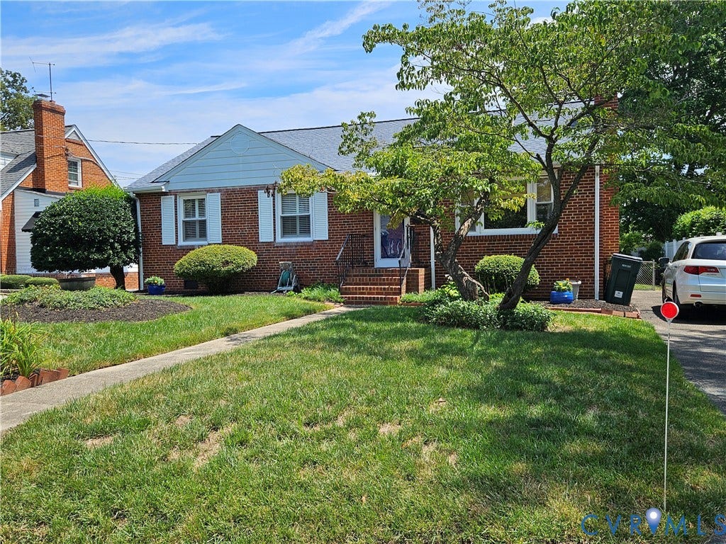 6717 Linbrook Drive, Henrico, VA 23228 Front yard