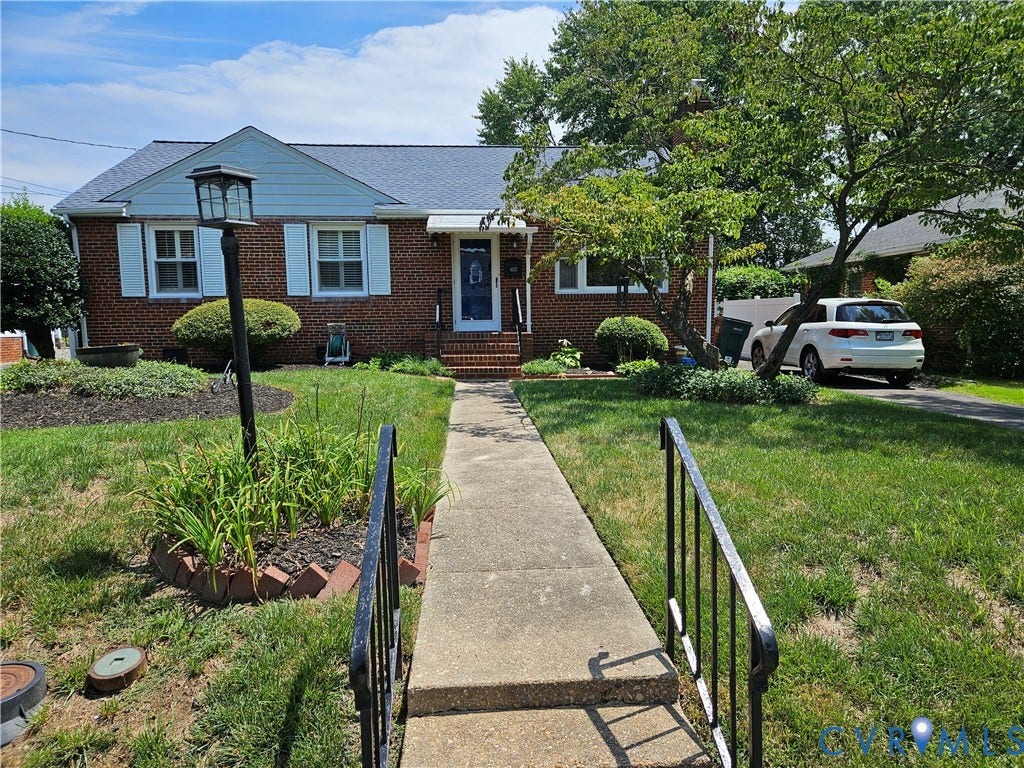 6717 Linbrook Drive, Henrico, VA 23228 Sidewalk to street