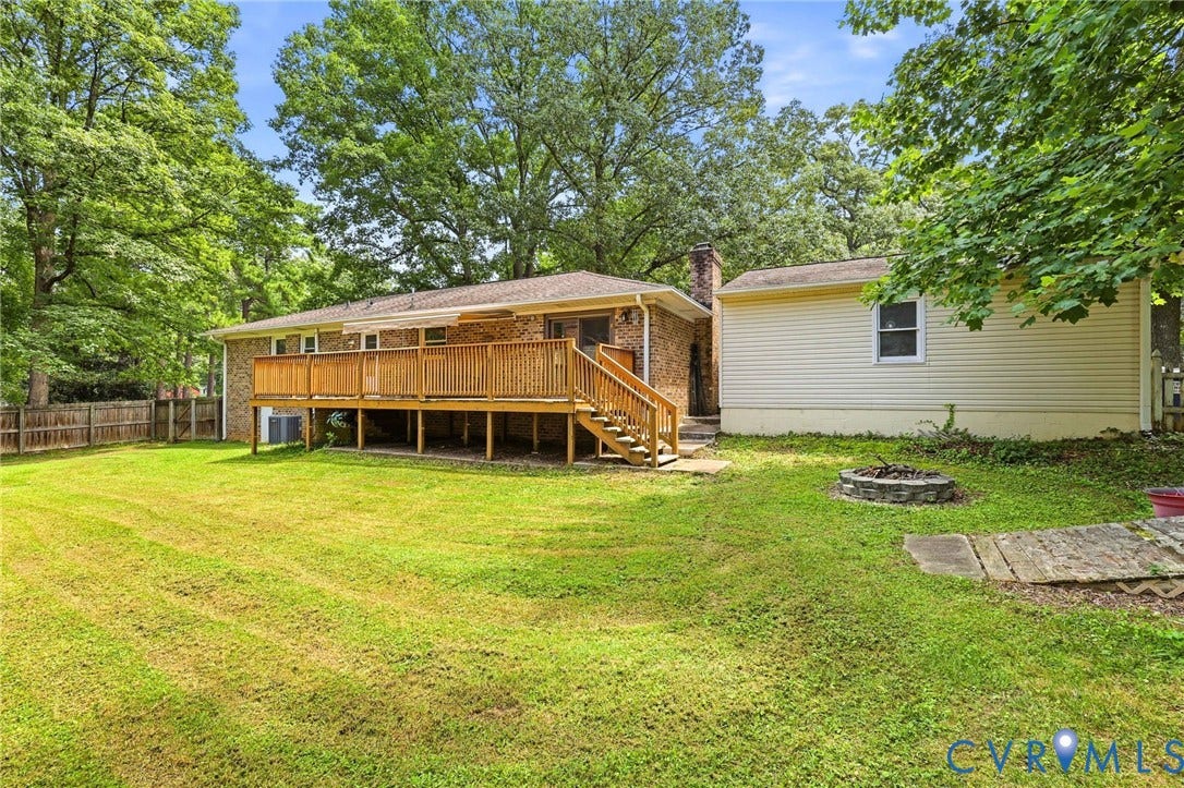 3300 Woodsong Drive, Midlothian, VA 23112 Expansive green lawn with a wood-fenced perimeter