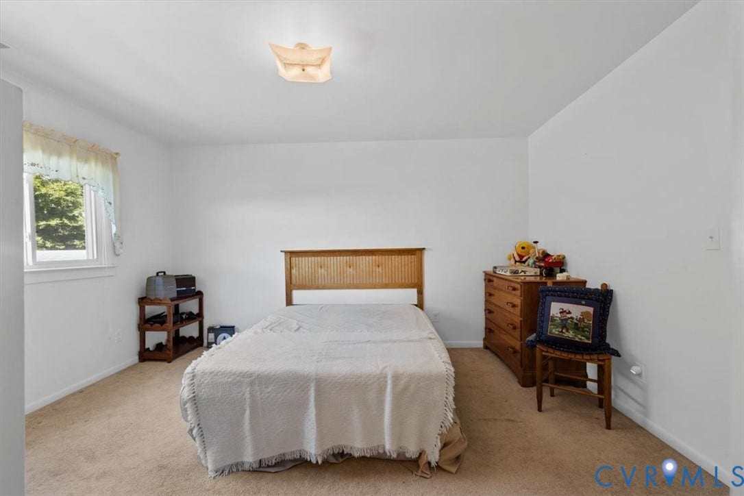 2311 Georges Road, Powhatan, VA 23139 Neutral-toned wall paint with carpet flooring