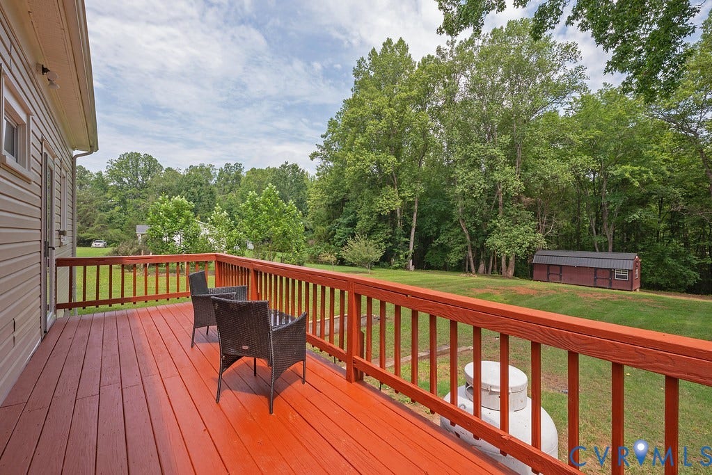 4808 River Road W Road, Goochland, VA 23063 Spacious outdoor deck with red wood flooring and matching railings
