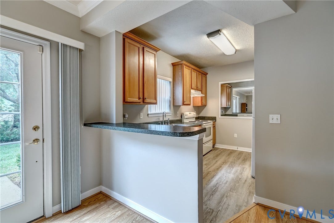 4602 Twin Hickory Lake Drive, Twin Hickory, Glen Allen, VA 23059 Breakfast bar or perfect place to serve your guests.