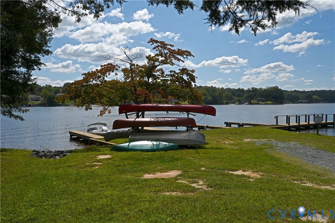 309 Ellis Drive, Louisa, VA 23093 Expansive waterfront lawn featuring multiple docks and direct water access