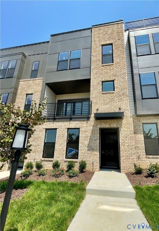 Sneak Peek! Here's a look at the beautiful finishes in 16116 Esteem Way!