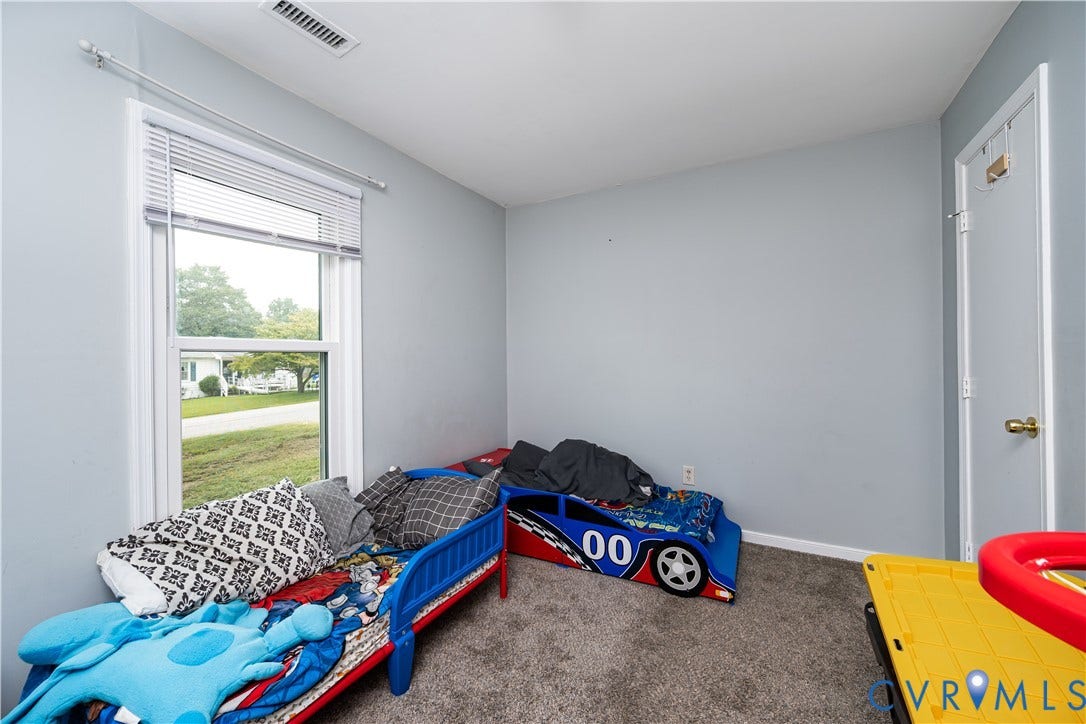 19105 Braebrook Drive, Chesterfield, VA 23834 Room featuring light gray walls and gray carpeting