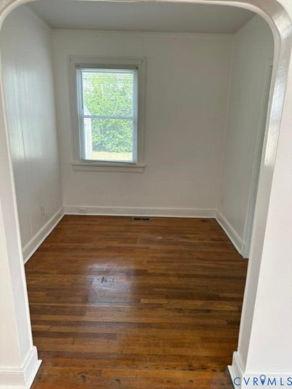 712 S Meadow Street, Richmond, VA 23220 Hardwood flooring throughout, white baseboards, and bright window with privacy blinds