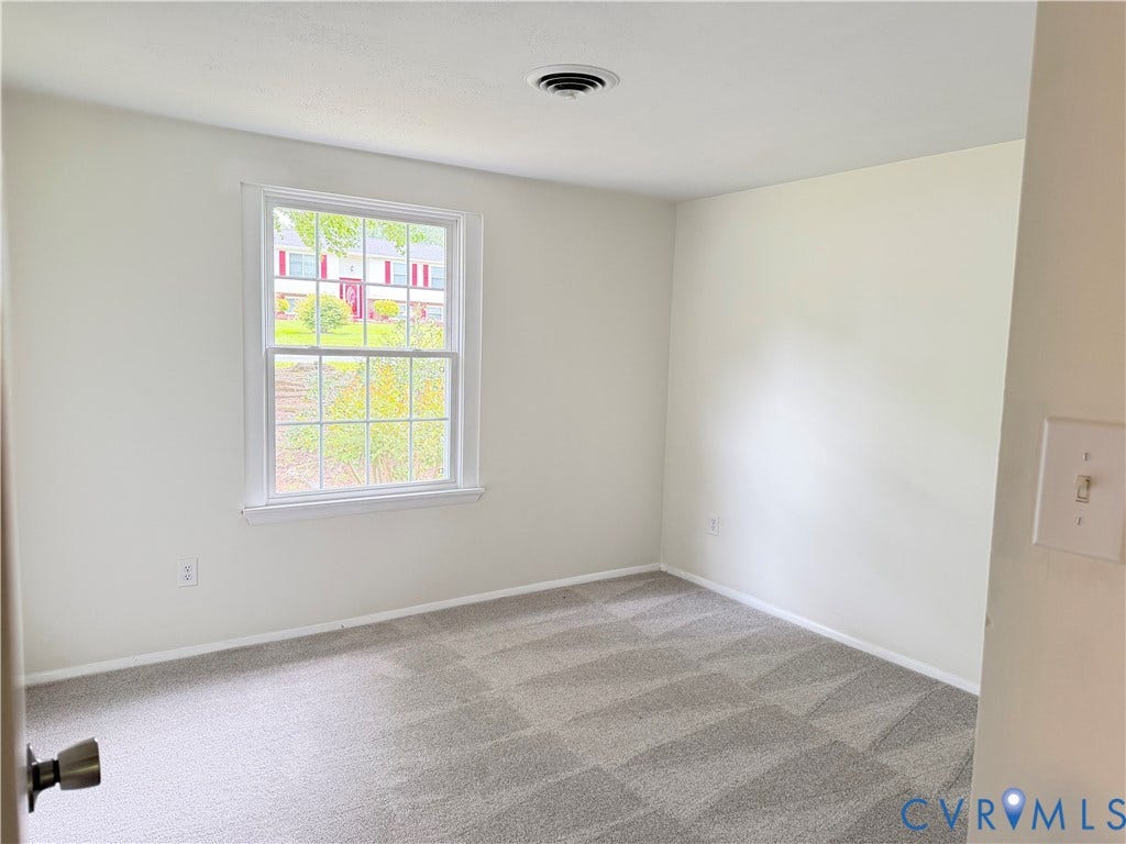 1308 Bentbrook Drive, Henrico, VA 23231 Light gray patterned carpet flooring