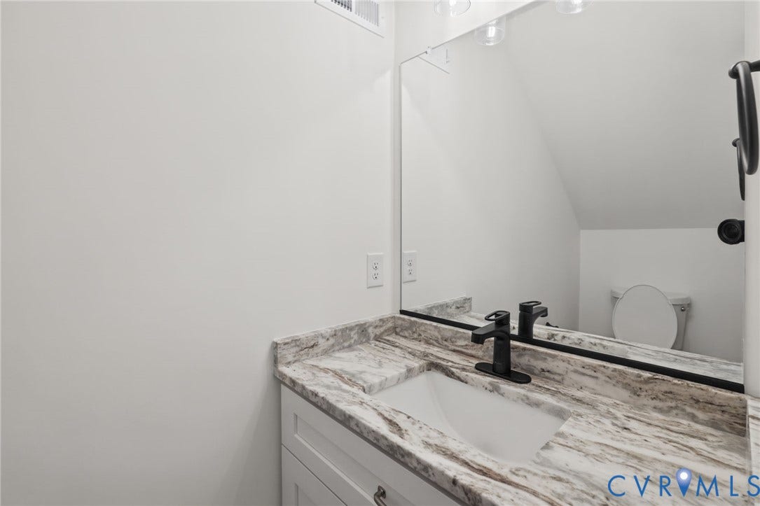 Lower level 1/2 bath