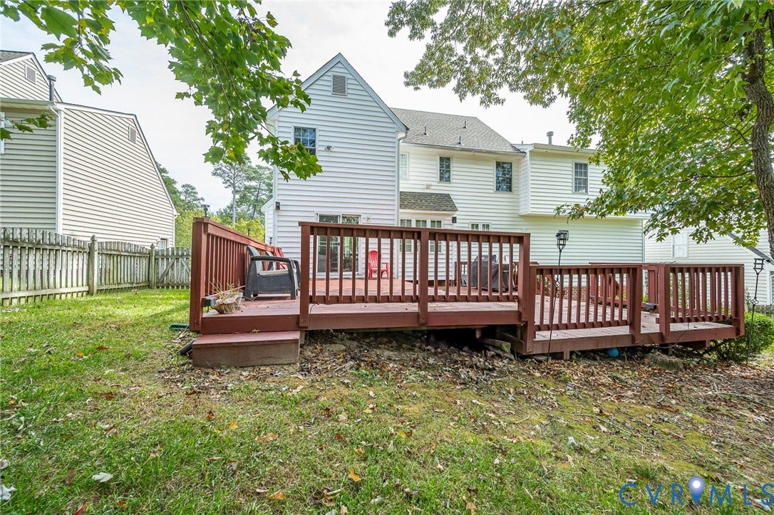 11821 Park Forest Way, Glen Allen, VA 23059 Multi-level wood deck with painted railings