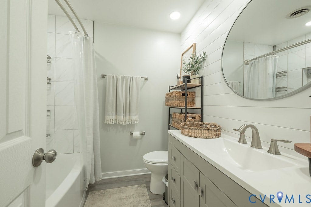 Renovated Full Hallway Bathroom