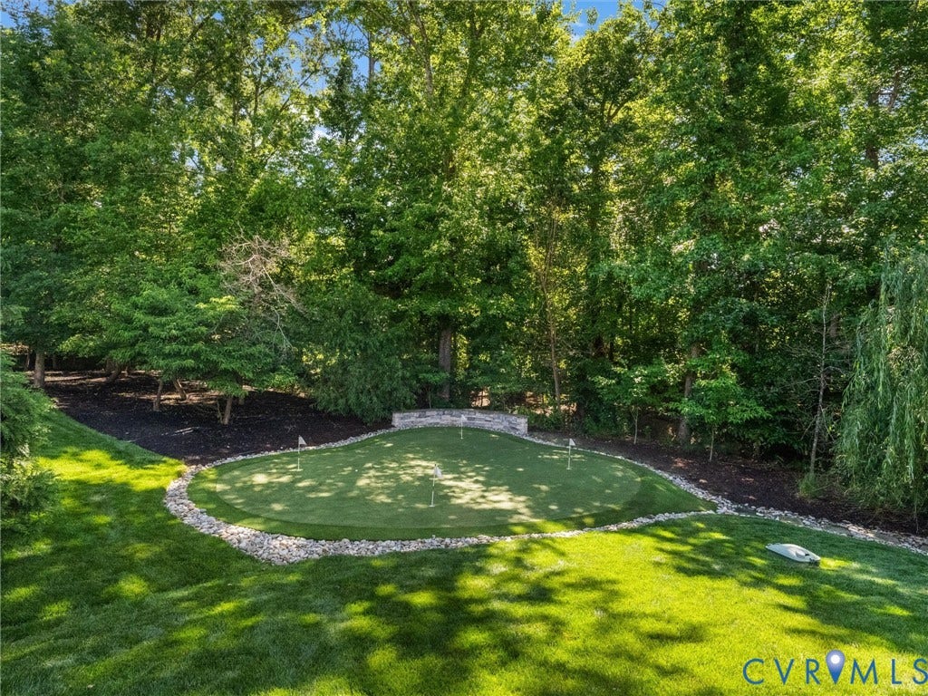 2337 Cheverton Lane, Hallsley, Midlothian, VA 23112 Custom putting green