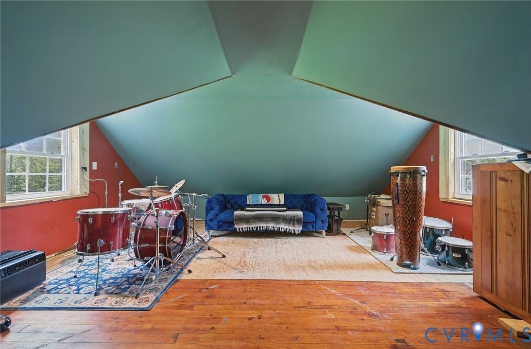 3633 Darbytown Court, Henrico, VA 23231 STUDIO ABOVE THE GARAGE!!