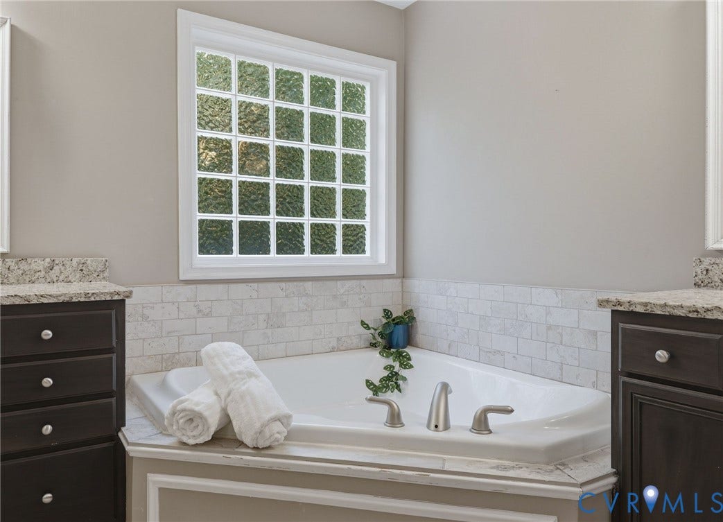 7618 Hampton Green Drive, Chesterfield, VA 23832 Large soaking tub