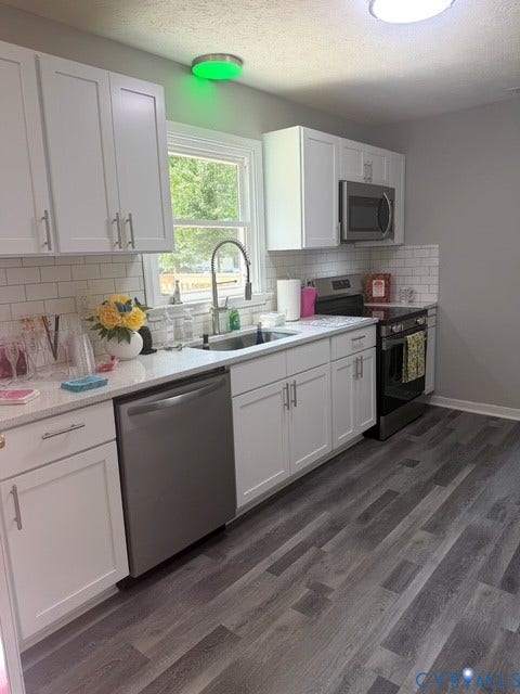 6110 Overland Drive, Henrico, VA 23231 LIGHT OVER SINK CHANGES COLORS!!!