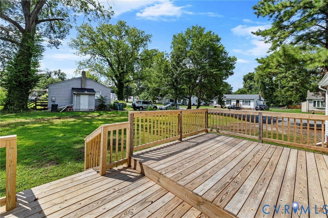 6110 Overland Drive, Henrico, VA 23231 OVERLOOKING LEVEL LANDSCAPED YARD