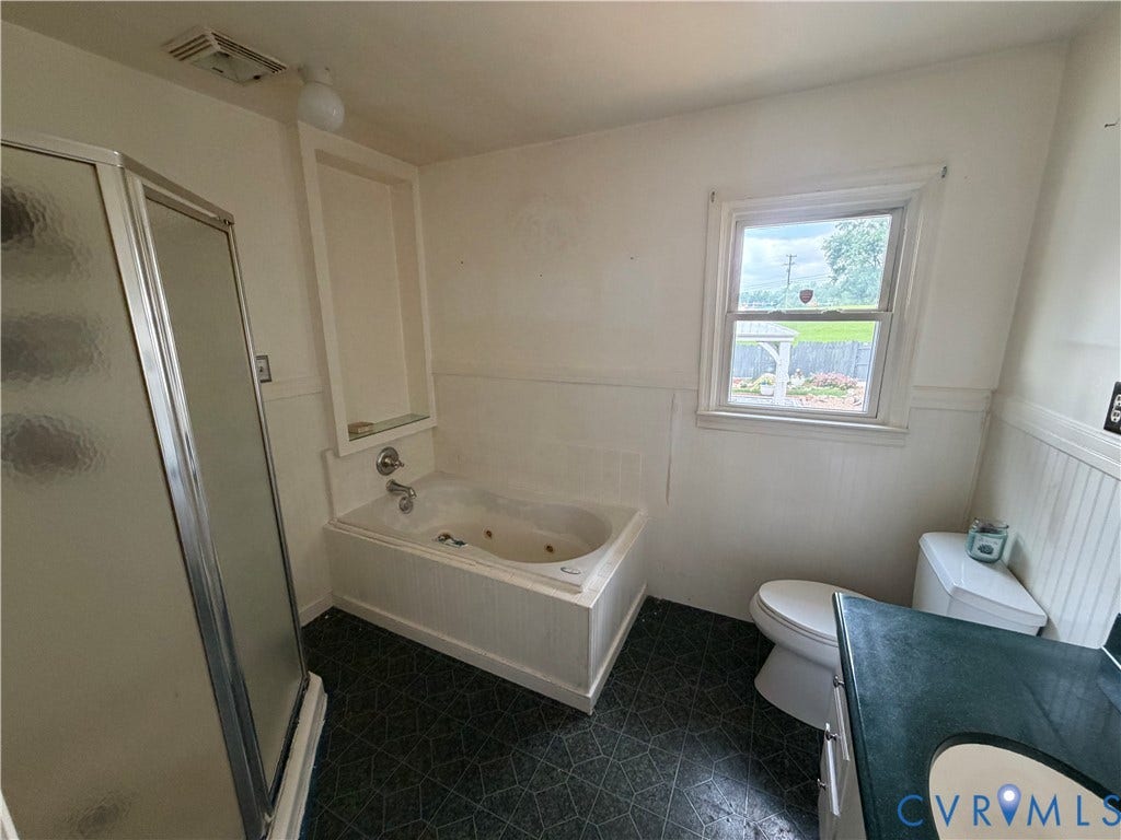 2206 Lancers Boulevard, Richmond, VA 23224 Bathroom