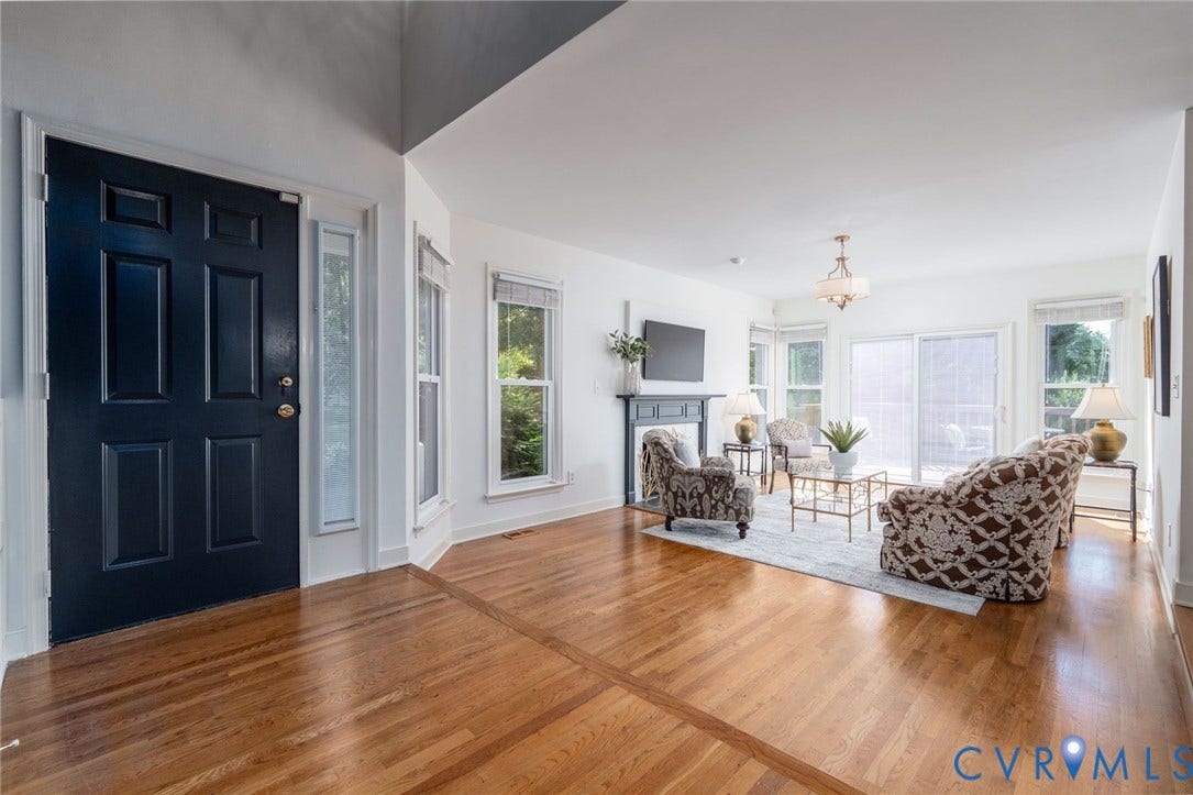 1719 Logwood Circle, Henrico, VA 23238 Foyer: Opens up into the great room