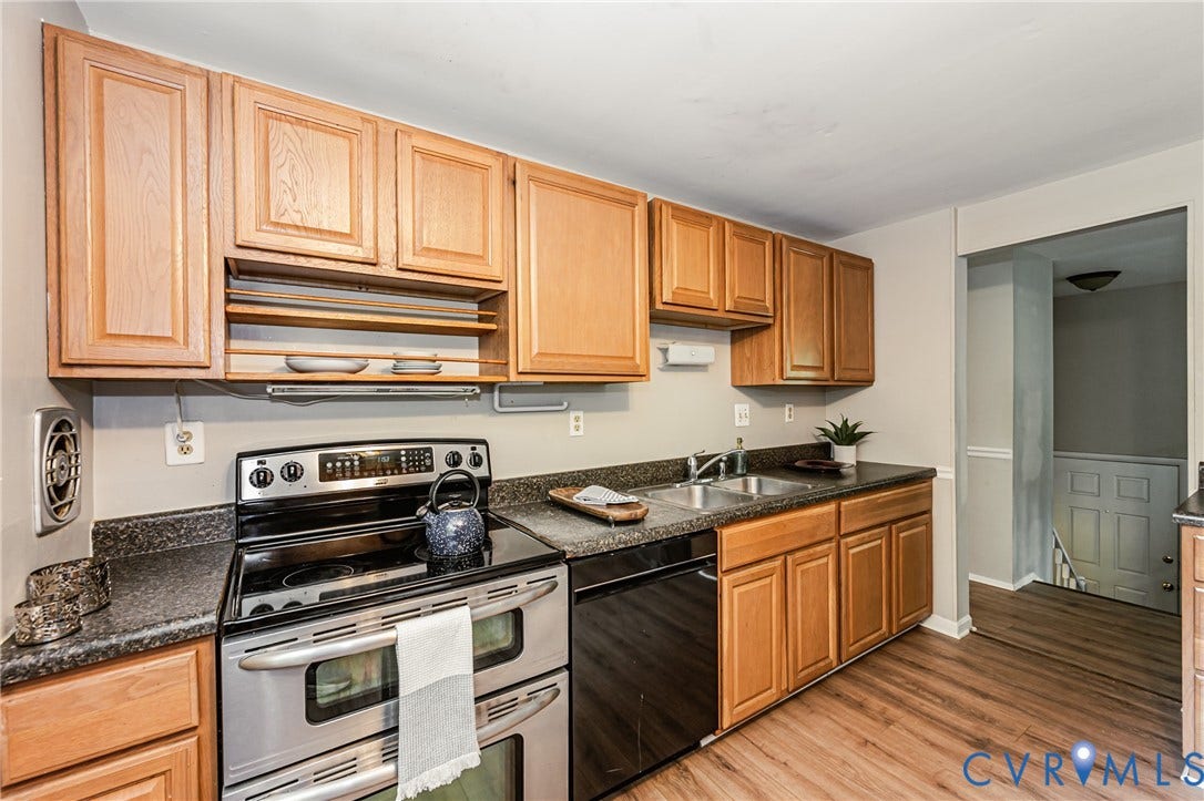 9406 Emmett Court, Glen Allen, VA 23060 Spacious kitchen featuring warm wood cabinetry, granite countertops, and stainless steel appliances including dual ovens