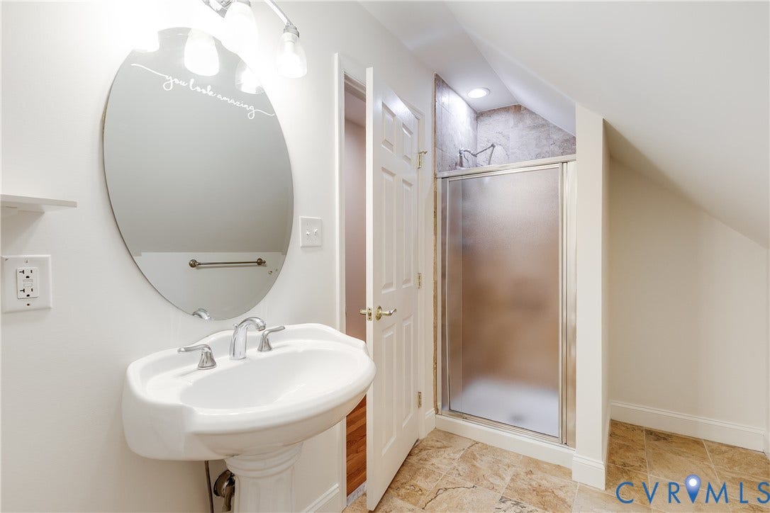 203 W Hillcrest Avenue, South Of Cary, Richmond, VA 23226 Third floor en-suite #6