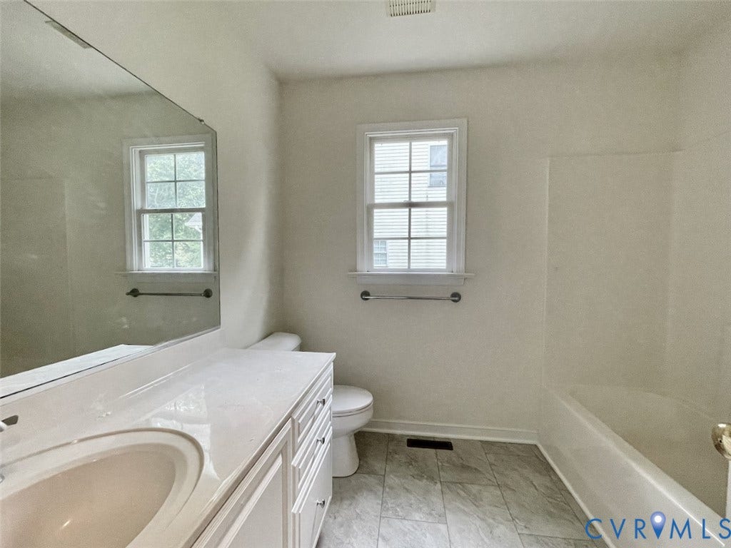 8018 Hillcreek Drive, Bayhill Pointe, Midlothian, VA 23112 Hall bath