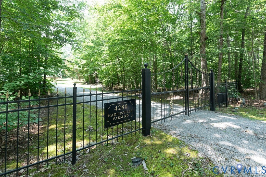 4280 Hadensville Farm Road, Hadensville Farms, Mineral, VA 23117 Front Gate
