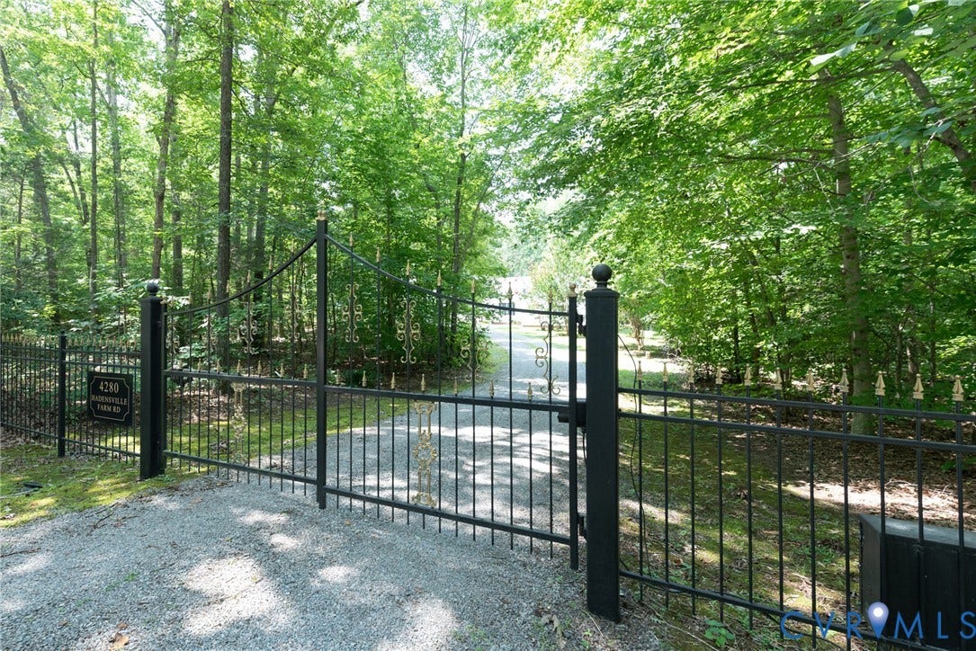 4280 Hadensville Farm Road, Hadensville Farms, Mineral, VA 23117 Front Gate