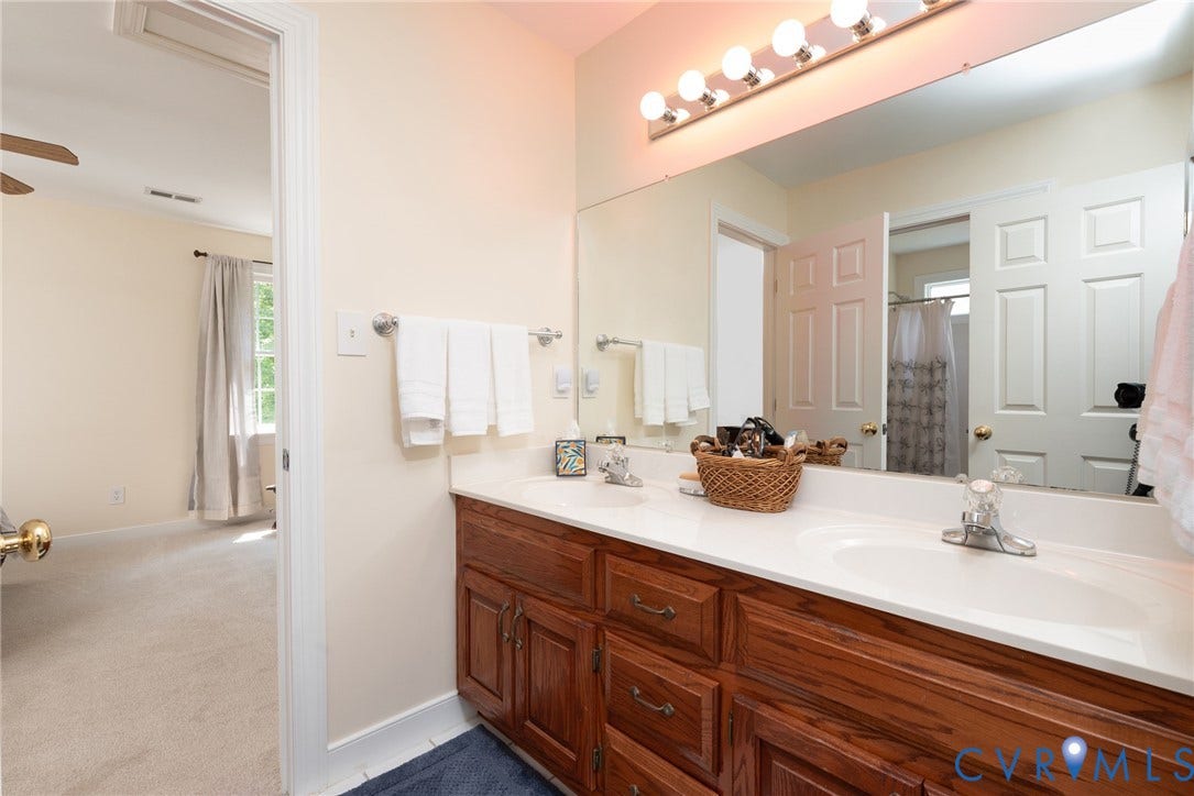 4280 Hadensville Farm Road, Hadensville Farms, Mineral, VA 23117 Jack & Jill Bath