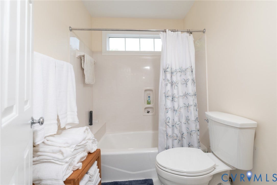 4280 Hadensville Farm Road, Hadensville Farms, Mineral, VA 23117 Jack & Jill Bath