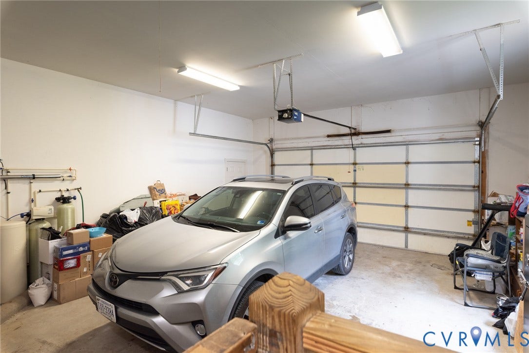 4280 Hadensville Farm Road, Hadensville Farms, Mineral, VA 23117 Integral garage