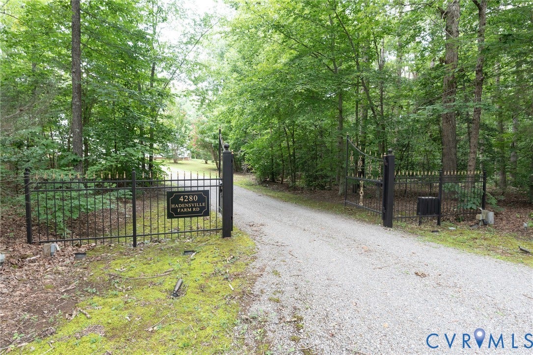 4280 Hadensville Farm Road, Hadensville Farms, Mineral, VA 23117 Front Gate