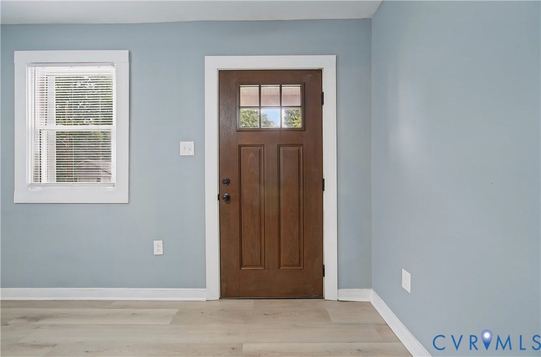 1411 Lynhaven Avenue, Richmond, VA 23224 Entrance to living room
