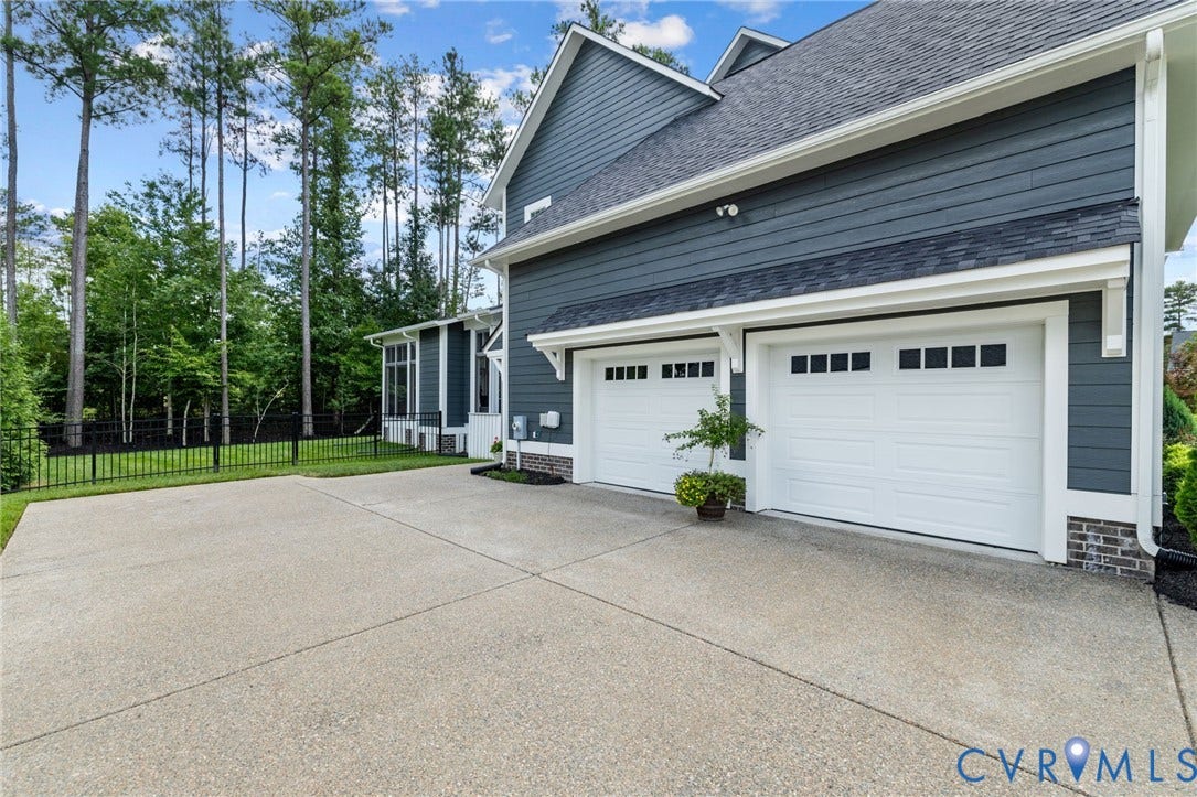 7237 Bonallack Bend, Carlton Ridge, Moseley, VA 23120 Lots of driveway space for extra cars/parking