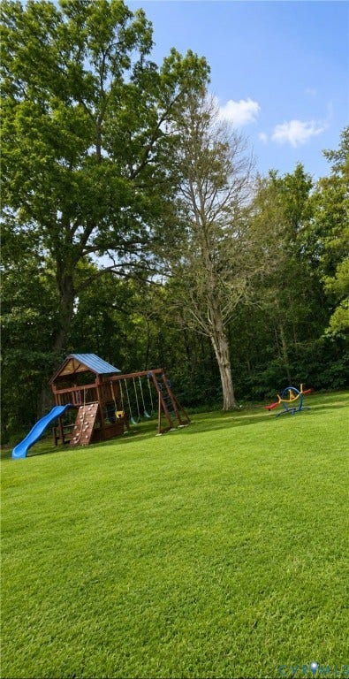 Amelia, VA 23966 Expansive lawn with mature trees, offering a significant outdoor area