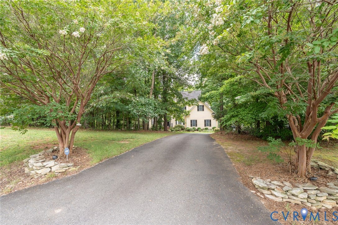 3002 Willow Trace Lane, Goochland, VA 23153 3002 Willow Trace Lane, Goochland, VA 23153