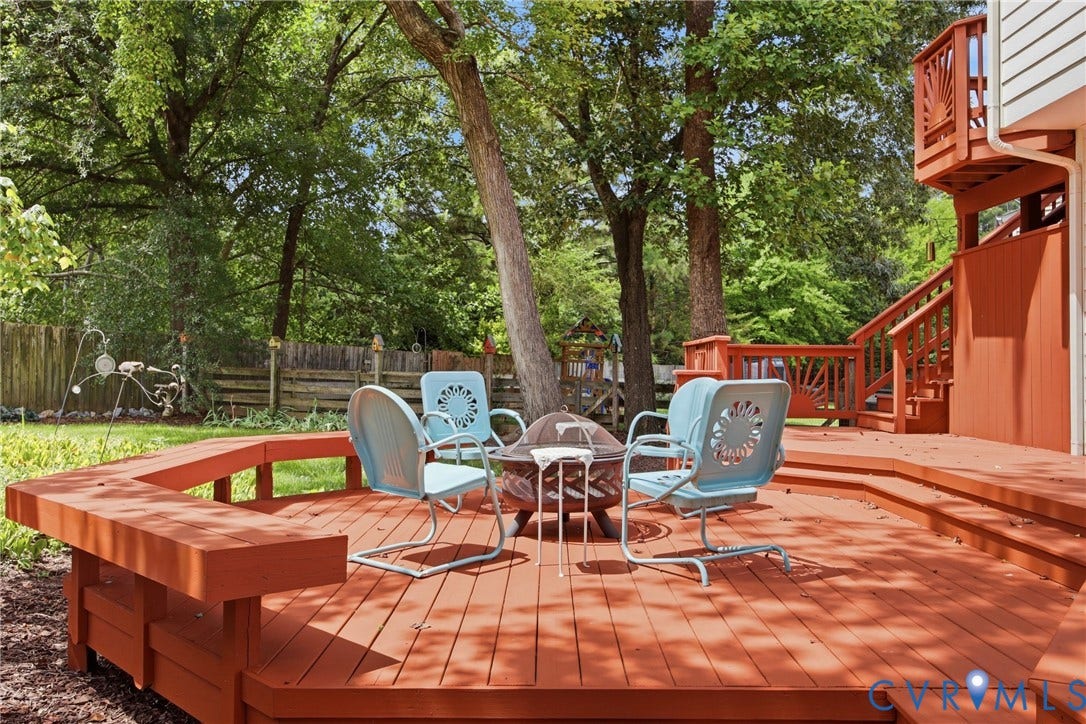 You will LOVE eating al fresco on your private back deck!