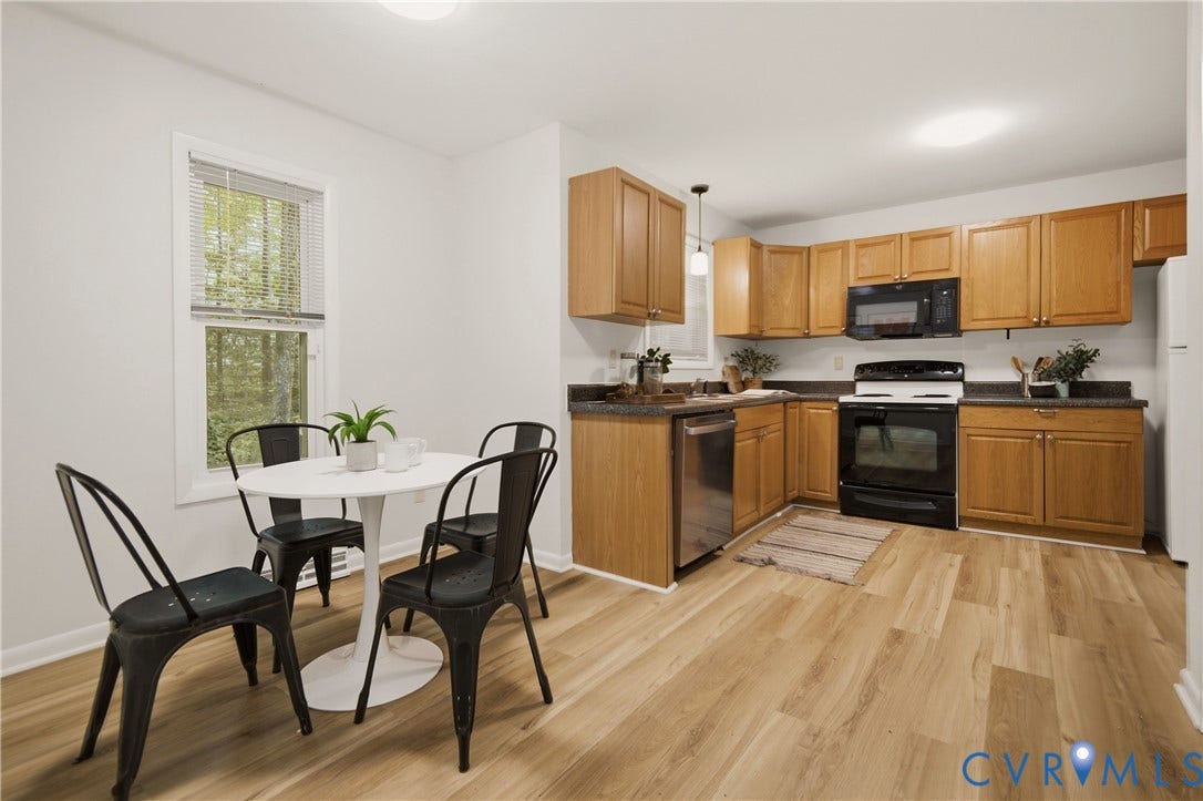2903 Fox Chase Drive, Huntsbridge, Midlothian, VA 23112 Eat-in kitchen featuring wood-finish flooring, ample cabinetry, black appliance suite, and a stainless steel dishwasher
