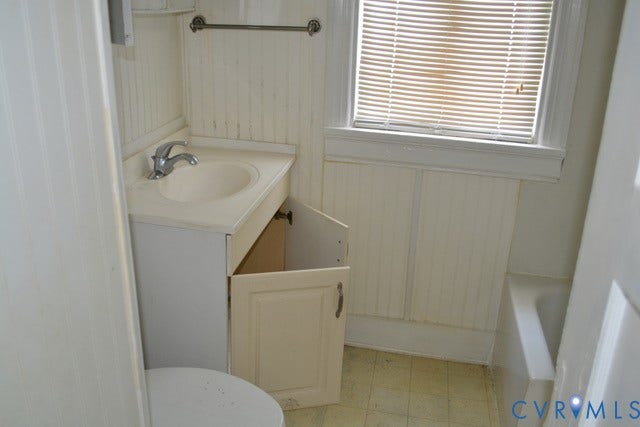 White vanity with an integrated sink and chrome faucet
